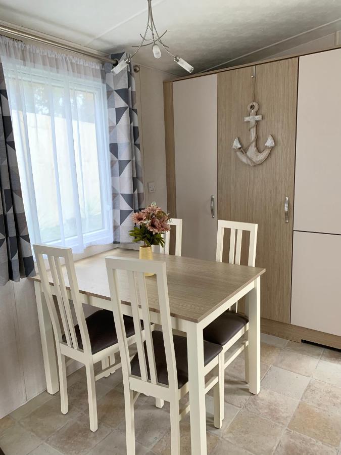 Mollys Retreat Pet Friendly Three Bed Caravan With Small Garden Newquay Bay Resort Quieter Area Of Park מראה חיצוני תמונה