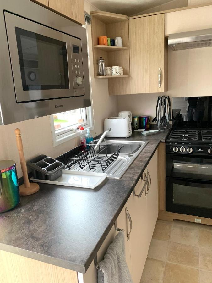 Mollys Retreat Pet Friendly Three Bed Caravan With Small Garden Newquay Bay Resort Quieter Area Of Park מראה חיצוני תמונה