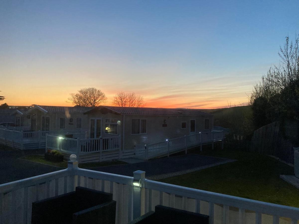Mollys Retreat Pet Friendly Three Bed Caravan With Small Garden Newquay Bay Resort Quieter Area Of Park מראה חיצוני תמונה